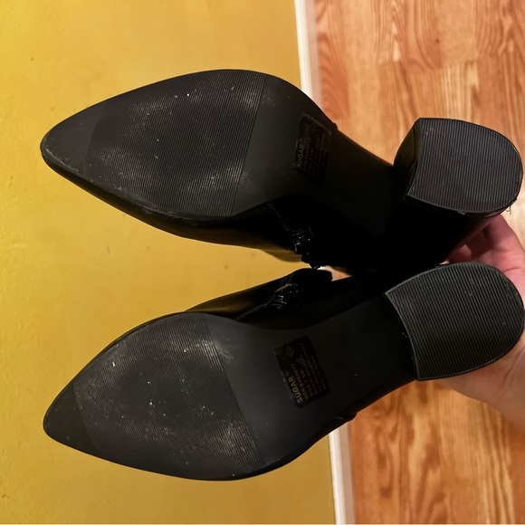 NEW size 7 Black Heeled Booties - Picture 4 of 4